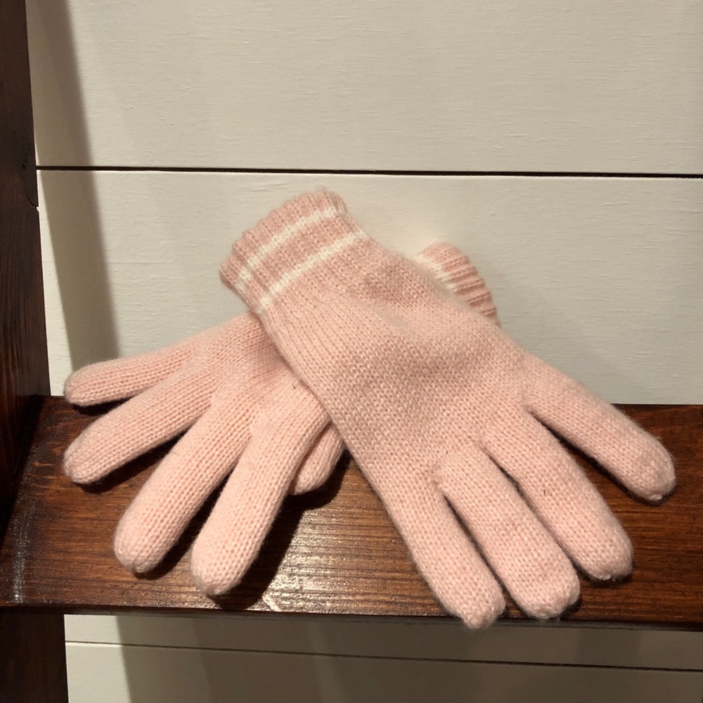 Cute size small pink gloves NWOT!